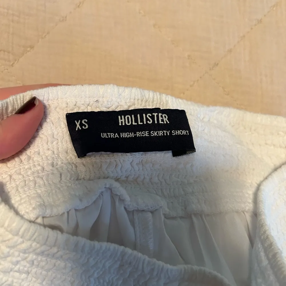 Hollister Women's White  Shorts - Image 5