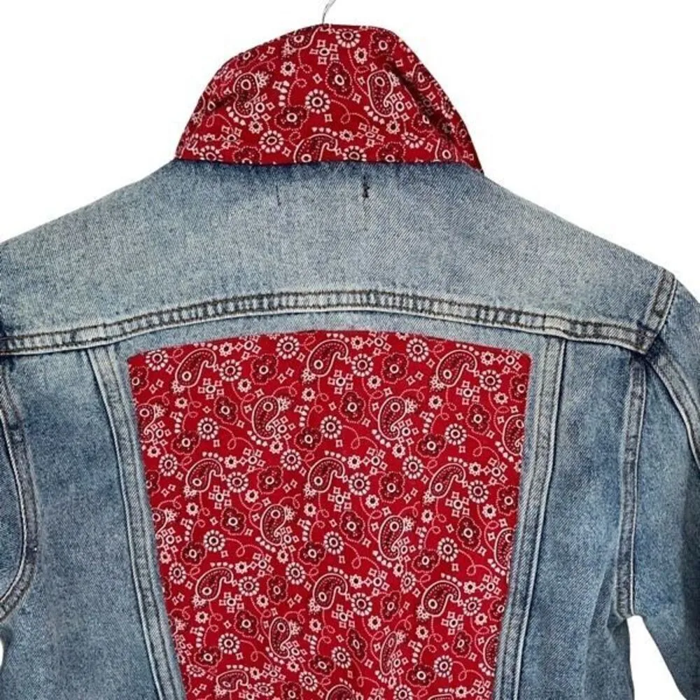 Aqua Womens Button Front Paisley Panel Trim Crop Trucker denim Jacket Blue Small - Image 7