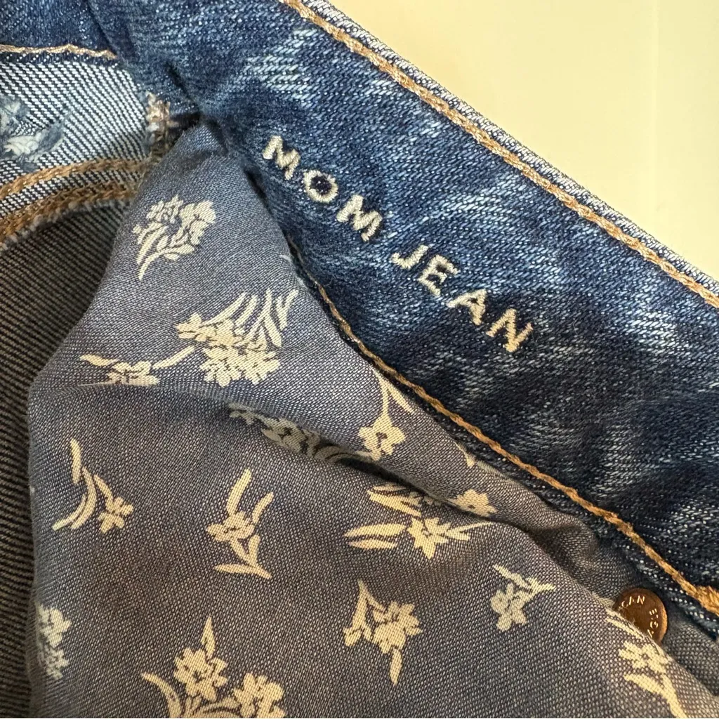 American Eagle Mom Jeans Size 6 Distressed Ripped Raw‎ Hem Medium Wash - Image 9