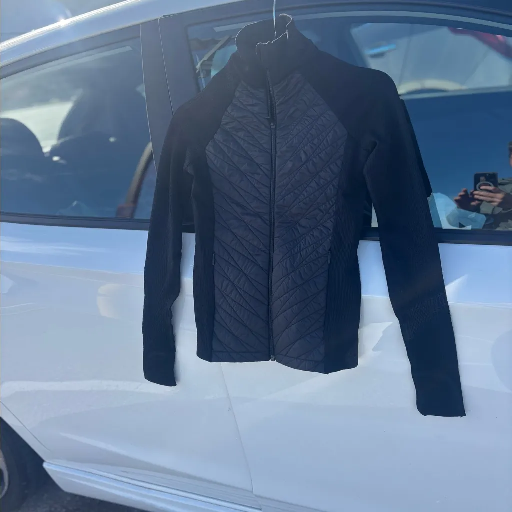 Athleta Women's Black Quilted Jacket  XXS - Image 4