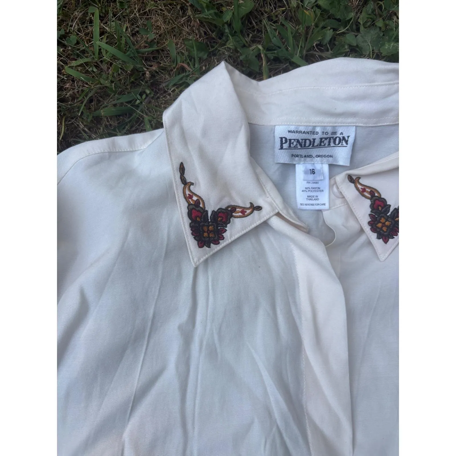 Pendleton Embroidered Collar Blouse Womens‎ Size 16 Long Sleeve Button Up - Image 3