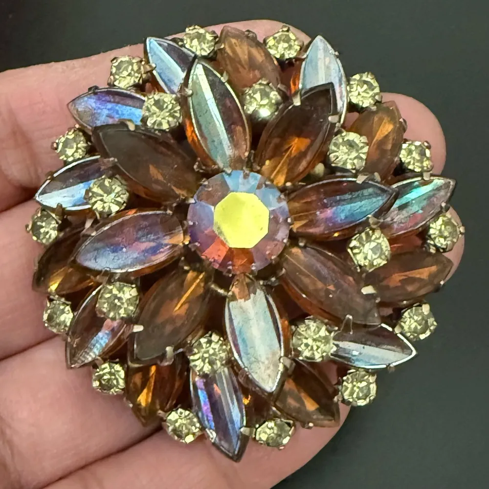 Vintage Unsigned Amber Color Navette Plastic Rhinestones 3D Flower Brooch 28g. Brown - Image 7