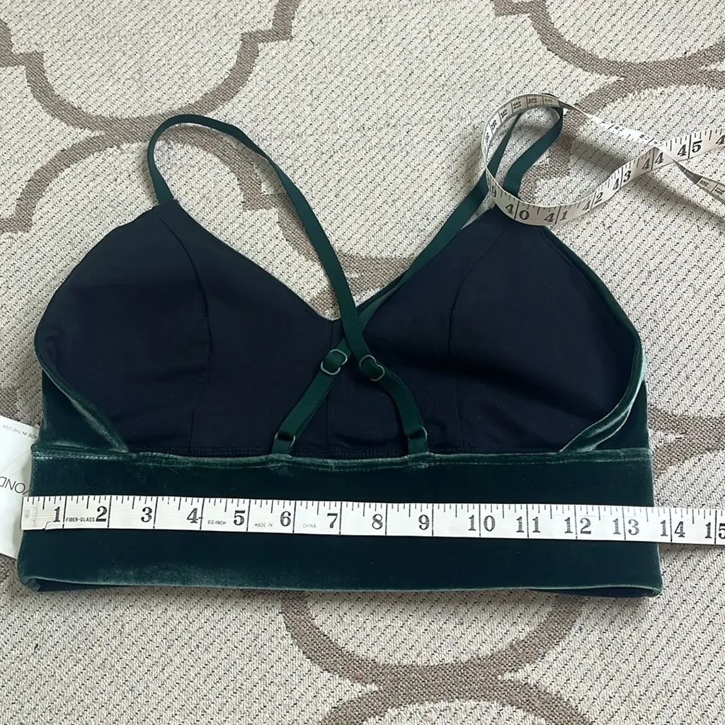 Beyond Yoga VIP Long Line Bra forest green velvet crisscross bra, size medium - Image 13