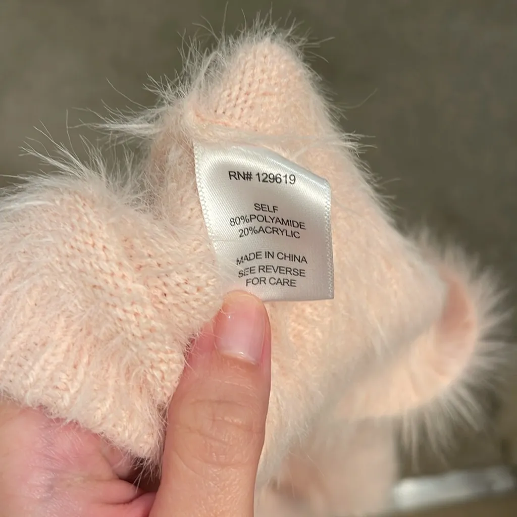 Pink furry v - Image 4