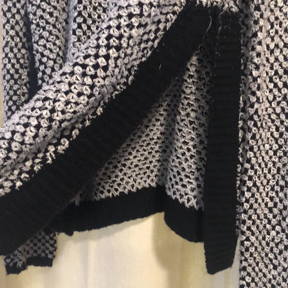 LAMade Black and White Sweater, size Large - Image 3