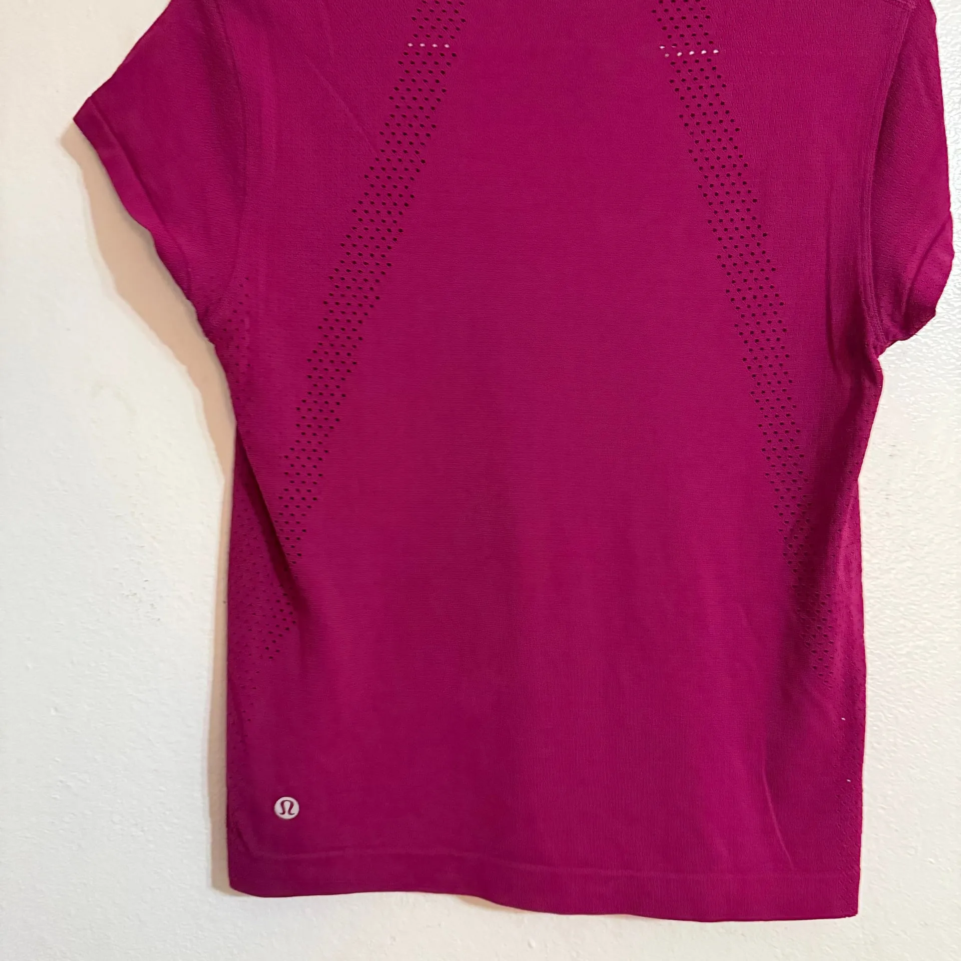 Lululemon Swiftly Tech Short Sleeve 2.0 Waist length Magenta Purple Size 4 - Image 3