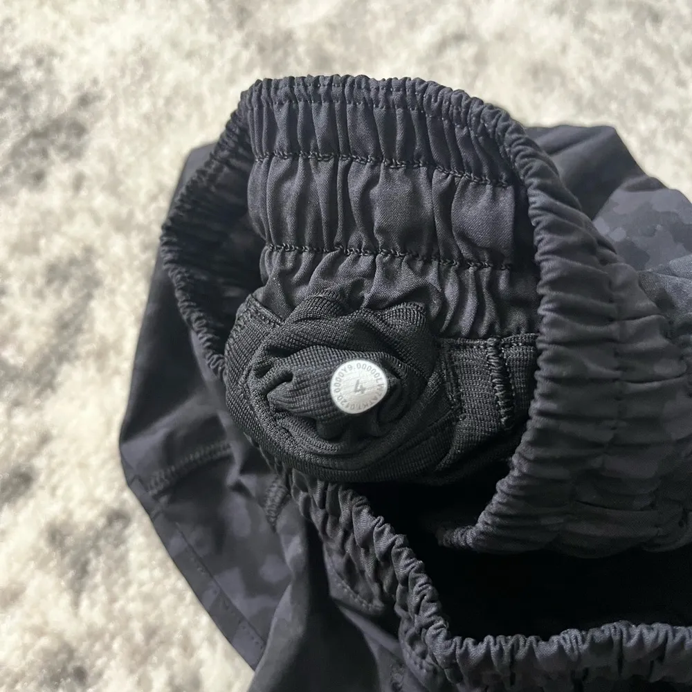 Lululemon Hotty Hot Short II *Long 4" - Image 5