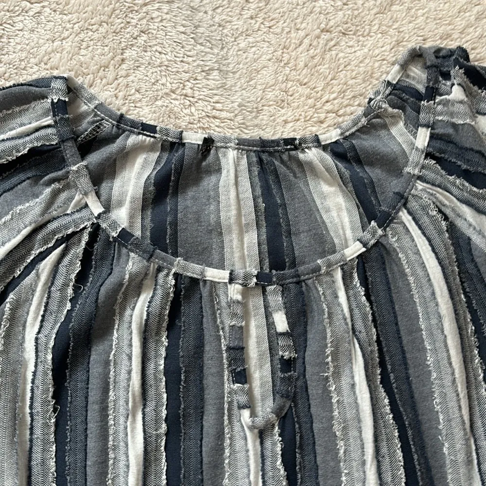 Blue White 3/4 Sleeve Front Tie with Rounded Key hole neck Size M - Image 8