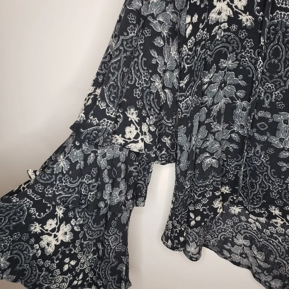 Skylar+Madison Boho Floral Top Large - Image 3