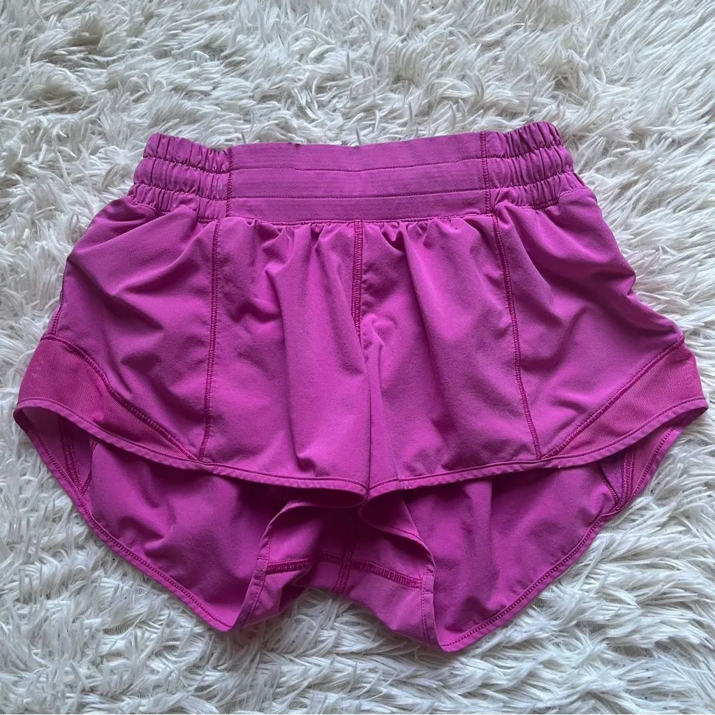 Lululemon Hotty Hot Low-Rise Short 2.5" - Image 4