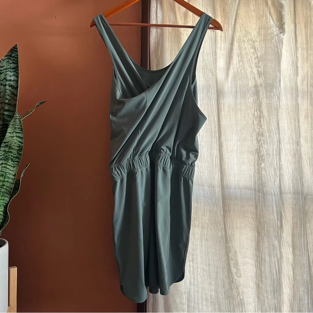 Patagonia Fleetwith Dress Athletic Active Travel Style #58335 Pesto Green  Size S - $44 - From Emily