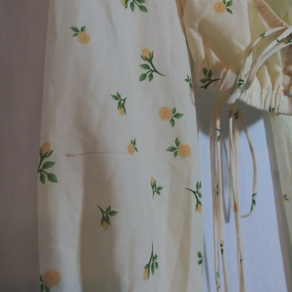 Princess Polly Violetta Top Yellow Floral Crop Top Size 2 - Image 5