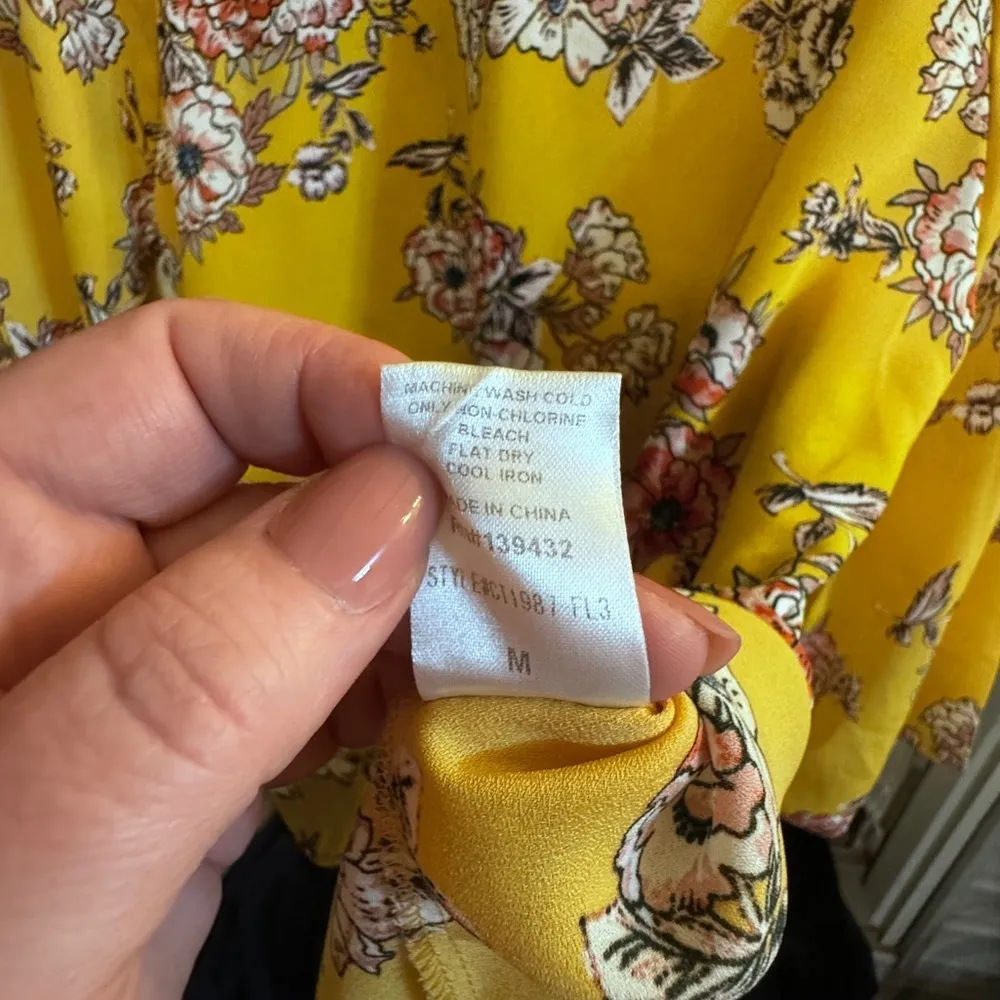 Papermoon dressy floral yellow blouse size Medium - Image 4