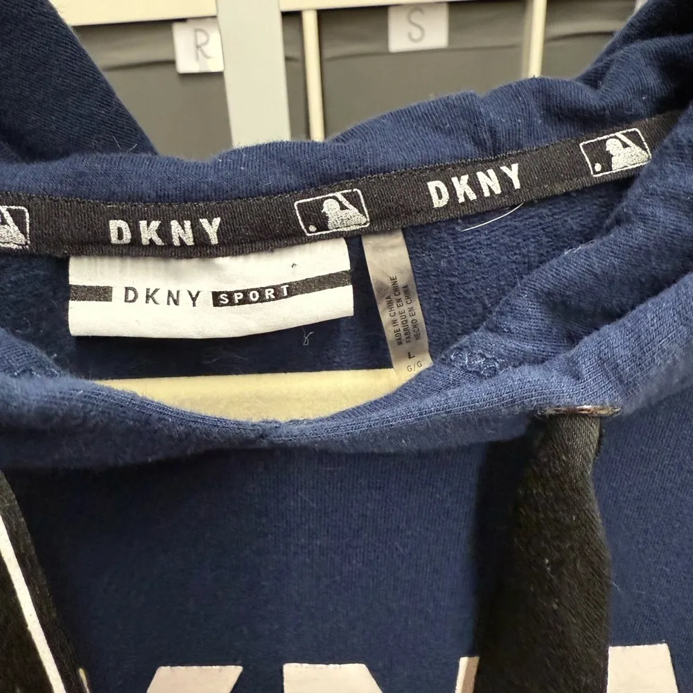 DKNY Seattle Mariners Baseball Sport Women's Zoey Crop Full-Zip Hoodie - Image 3