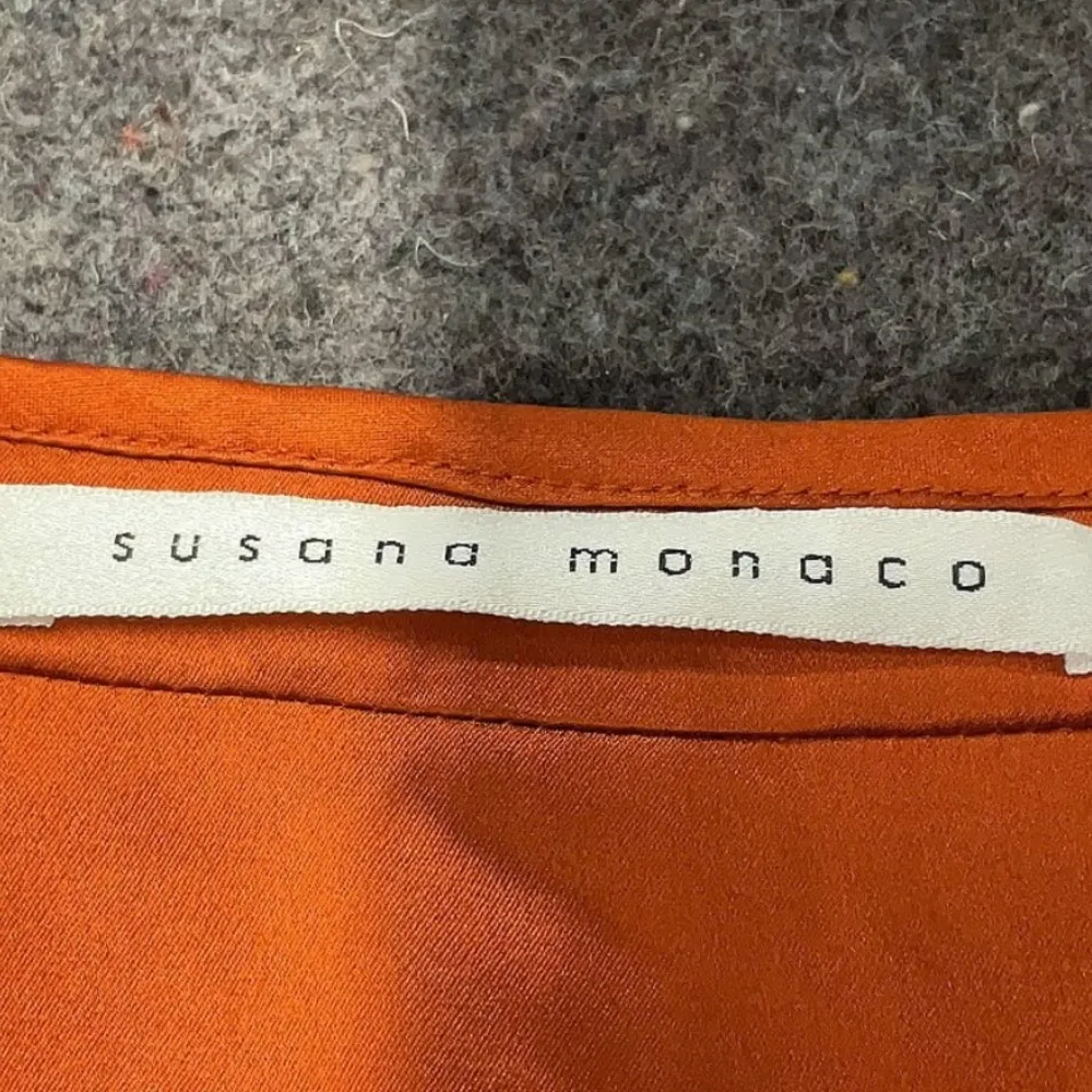 Susana Monaco Orange Shiny Pleated Collart Short Sleeve Zip Dress Small - Image 3