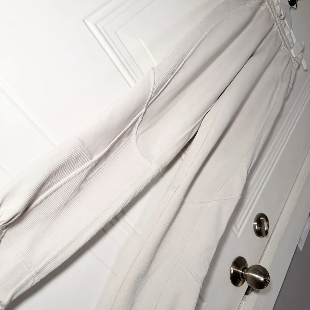 Lululemon‎ Ribbed Brushed Softstreme White Opal Jogger Pants Sz. 0 - Image 4