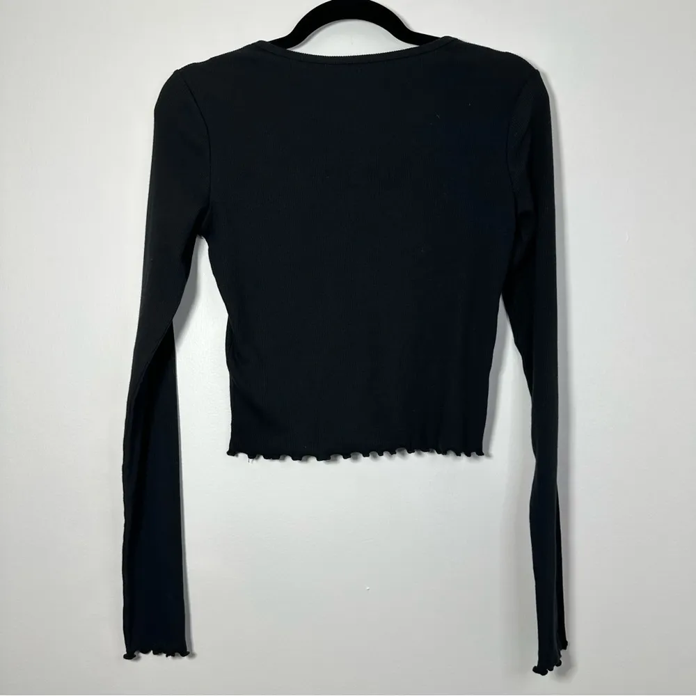 Hollister Daisy Logo Black Long Sleeve Lettuce Hem Baby Tee Size Small NEW - Image 2