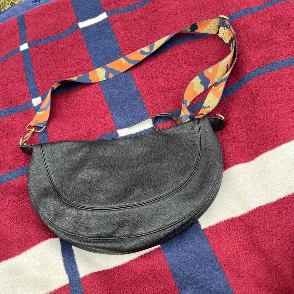 Anthropologie Urban Originals Crossbody Black Bag Half Moon Purse - Image 2