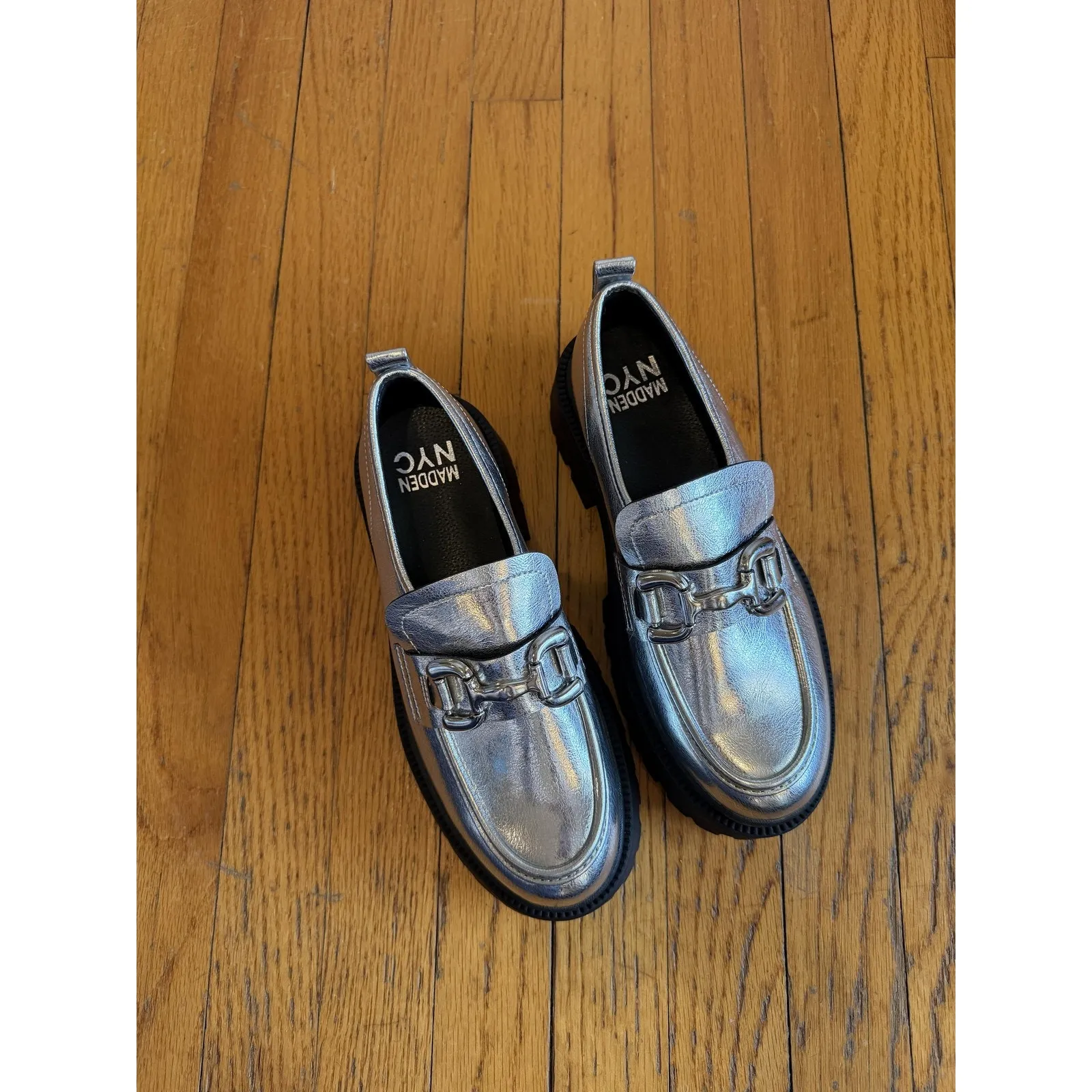 Steve Madden Shoes Womens Size 8 Silver Metallic Loafer Flats Lug Sole Chain - Image 2