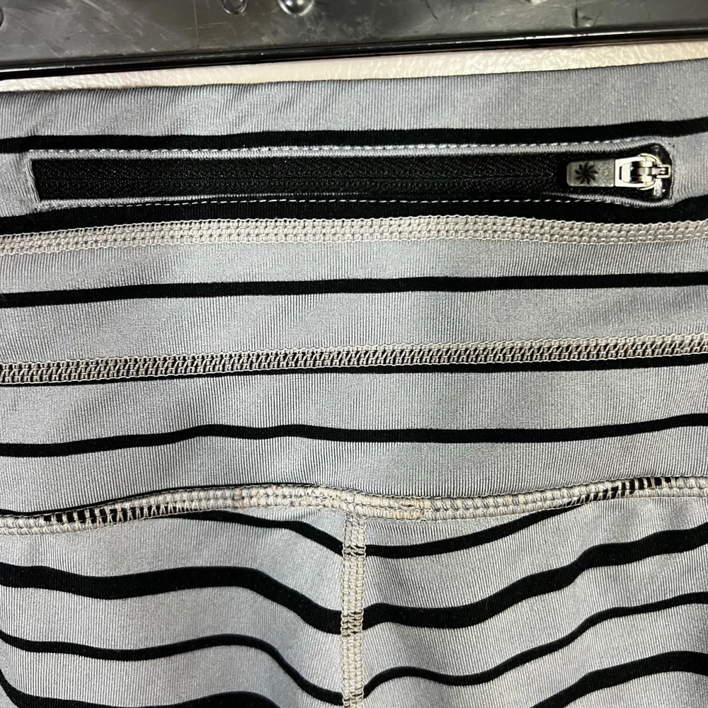 Athleta Grey Stripped Legging Pants Sz S Workout Running Yoga - Image 4