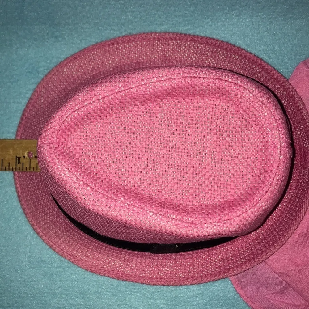 𝅺FEDORA straw brim hat pink with black silky ribbon lined size OS - Image 6