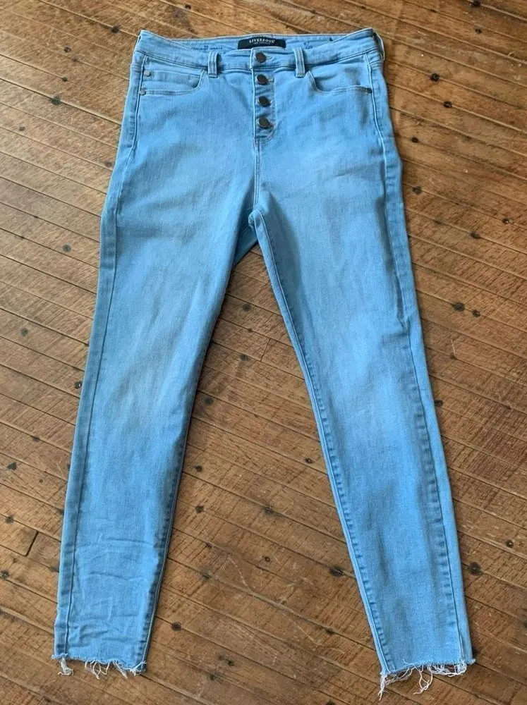 Liverpool light wash button up high waist 8/29 cropped jeans Blue Size undefined - Image 1