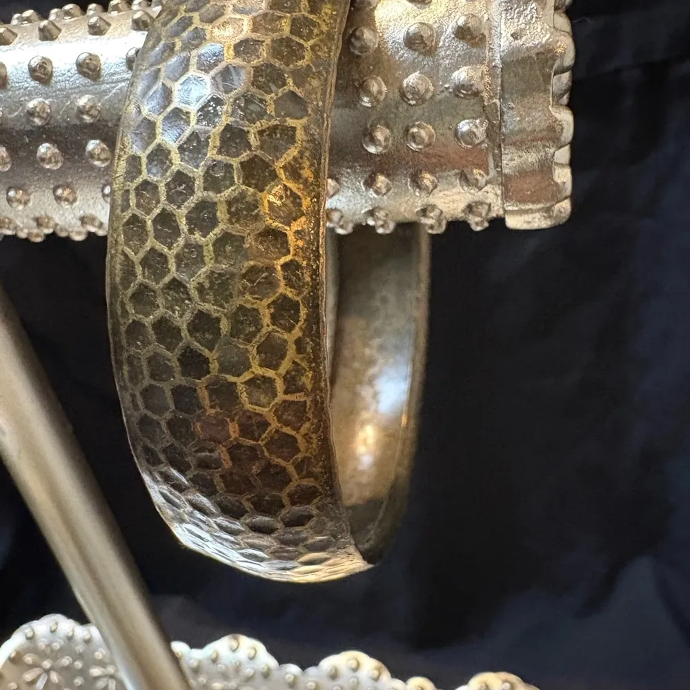 Elegant Gold Bracelet with Intricate Textures - Image 7