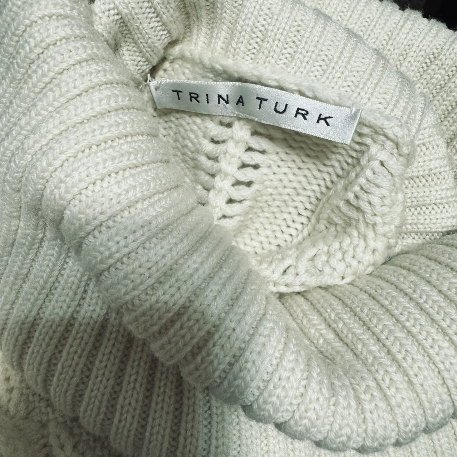 Trina Turk 100% merino wool Cream cowl neck boxy sweater Sz L cable knit - Image 6