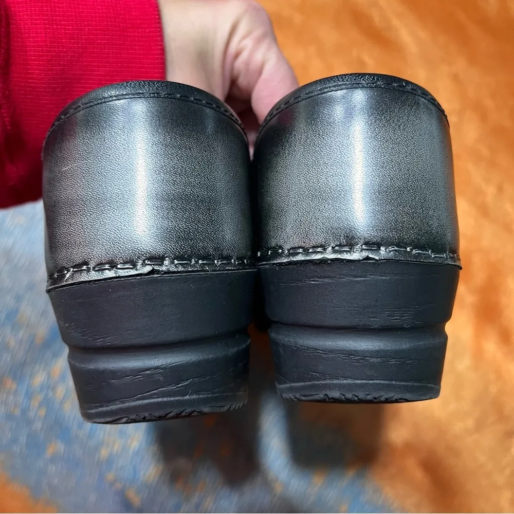 Sanita Clogs Metallic Dark Gray Silver size 37 - Image 5