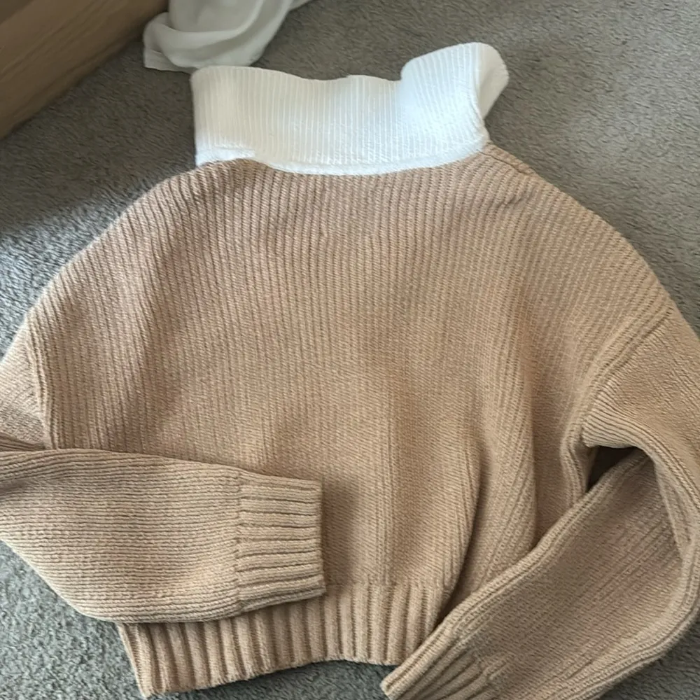 A&F Women's Chenille Notch-Neck Polo in Light Brown - Image 7