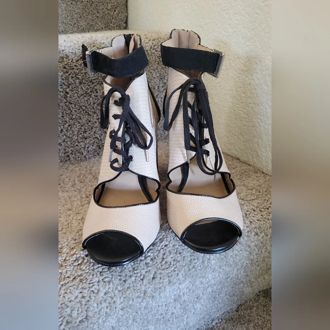 Juicy Couture Chunky Heel 8.5 - Image 2