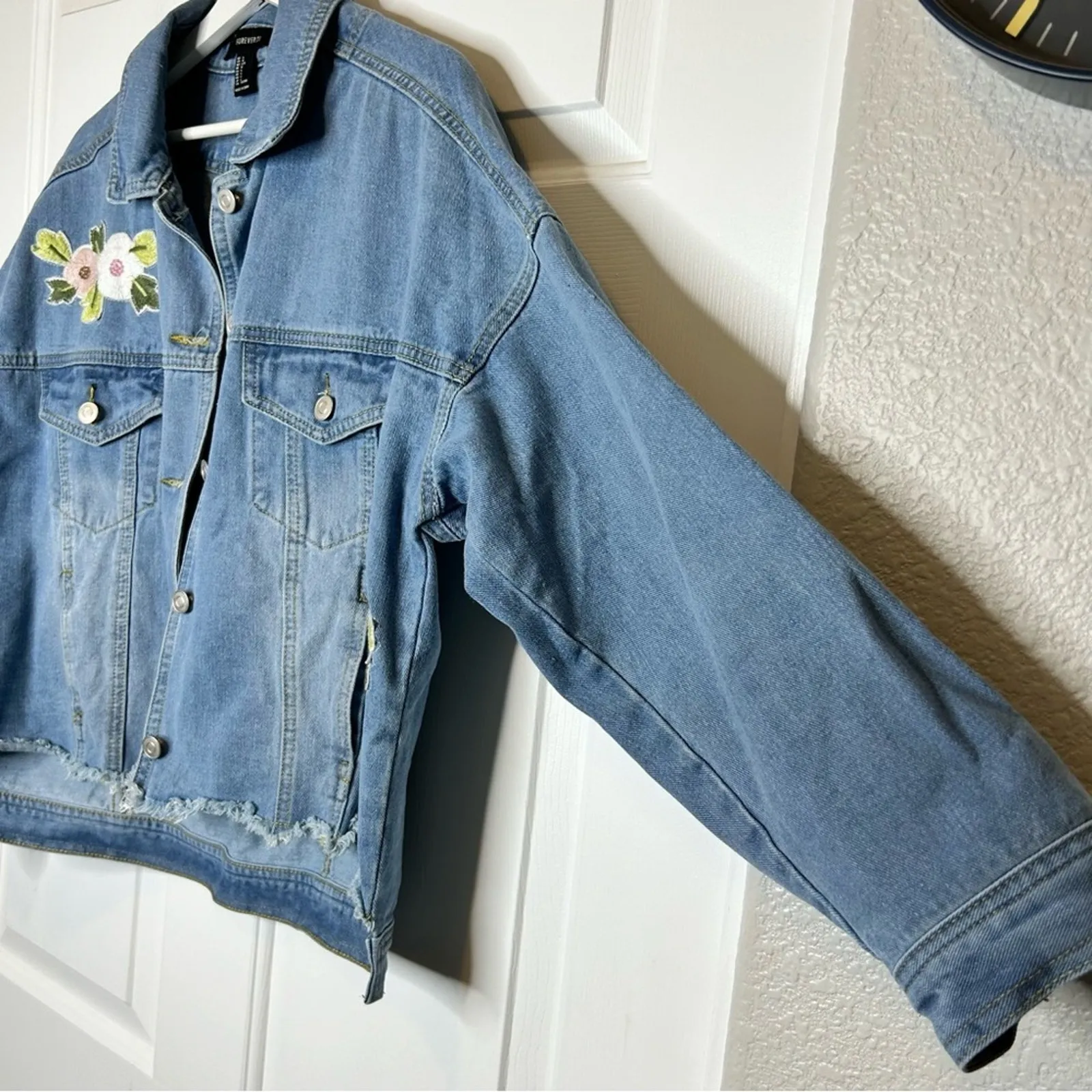 Forever 21 Denim Jean Jacket Floral Embroidered Frayed Hem‎ Oversized - Image 2