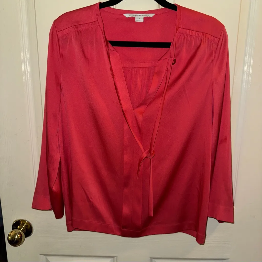 Diane von Fürstenberg Silk Blend Tie-Neck Blouse Top Women’s Small Coral Pink - Image 4