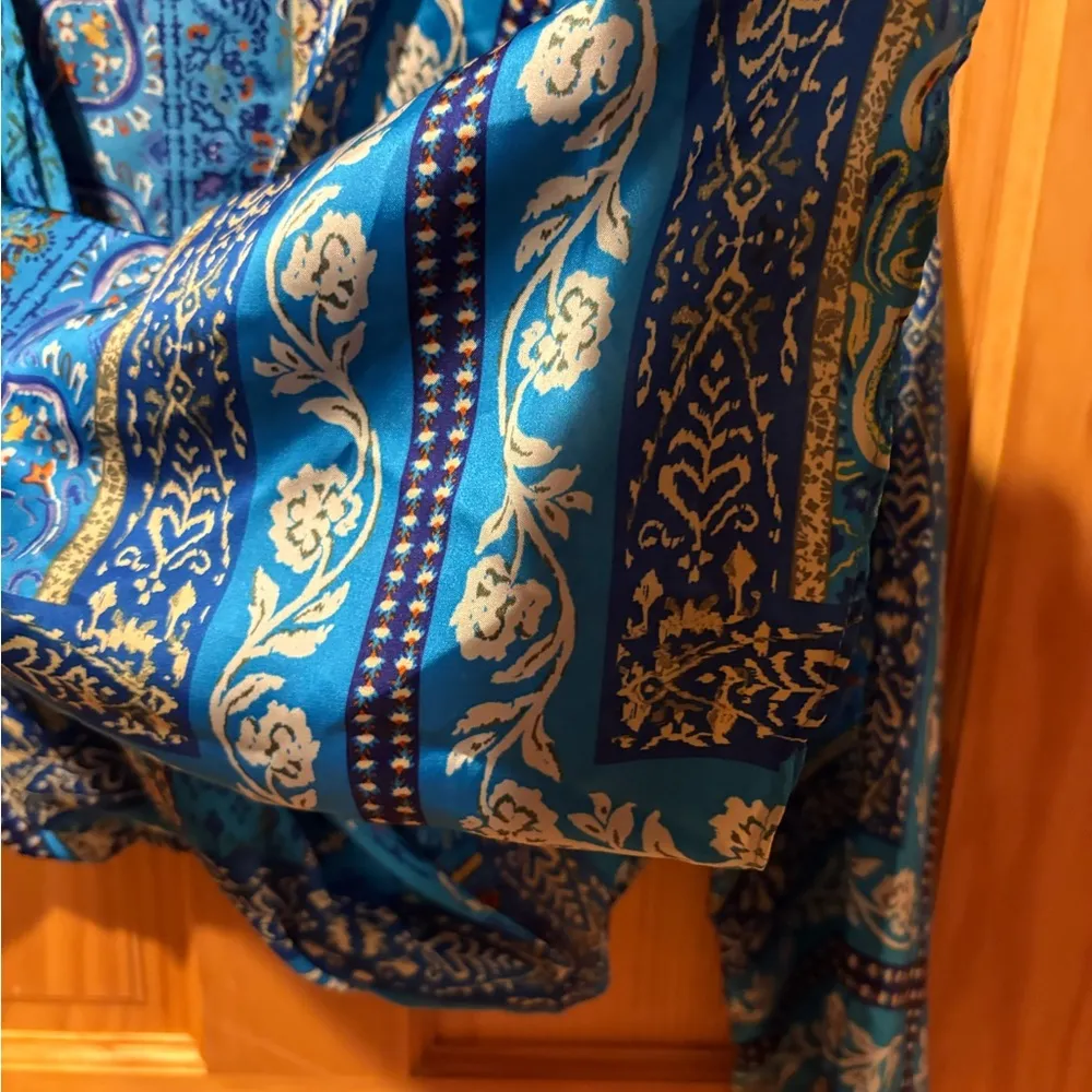 Zara Blue Patterned Women's crop top bell sleeves size Small - Image 5