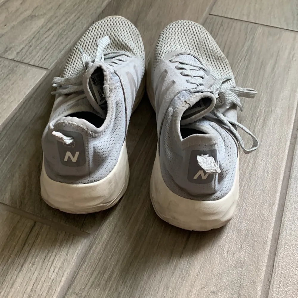 New balance gray tennis shoes - Image 4