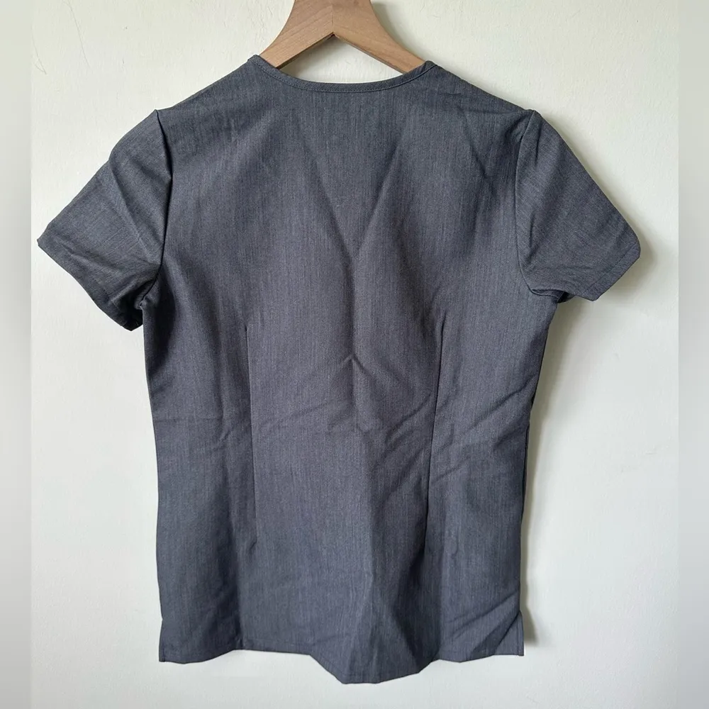FIGS NWT  Casma Three-Pocket Scrub Top Graphite XXS - Image 4