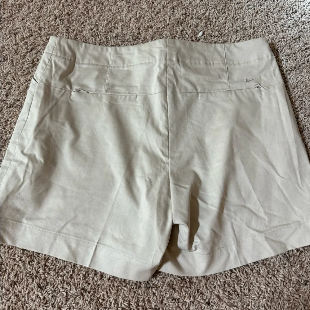 NWT Nike Ladies Golf Shorts - Size 8 - Image 3