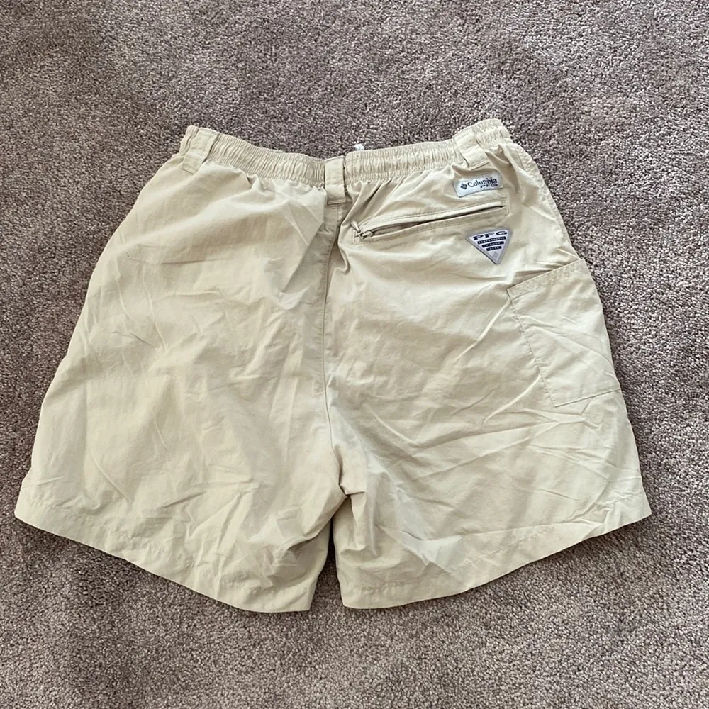 Columbia Shorts SIZE S - Image 4