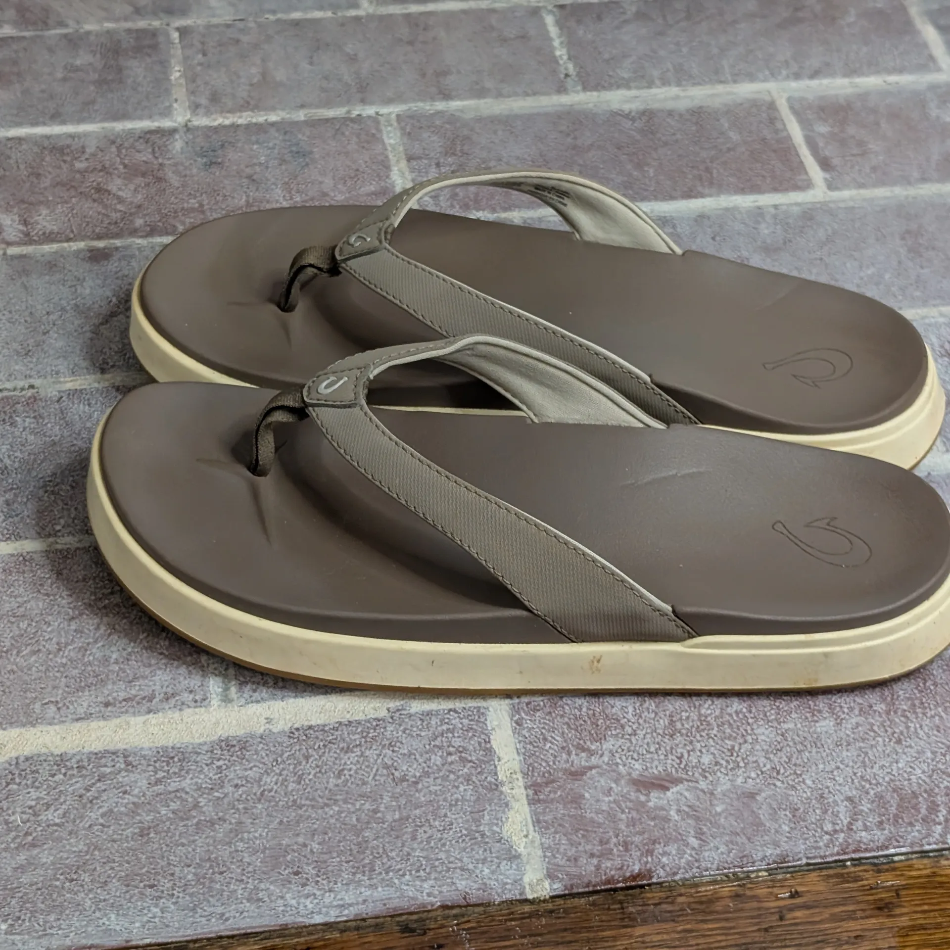 OluKa Womens Warm Taupe Nua Pio Flip Flop Sandals Size 9 Brown - Image 3