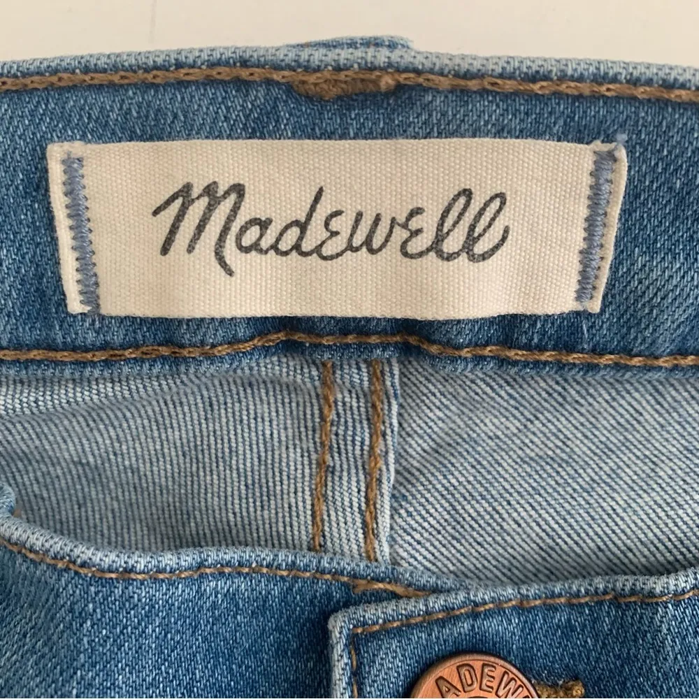 Petite Cali Demi Boot Button Fly Distressed Hem Jeans Size 25P - Image 2