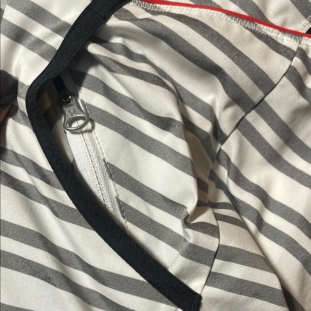 Lululemon Athletica Gray and Black Ski Jacket - Image 5