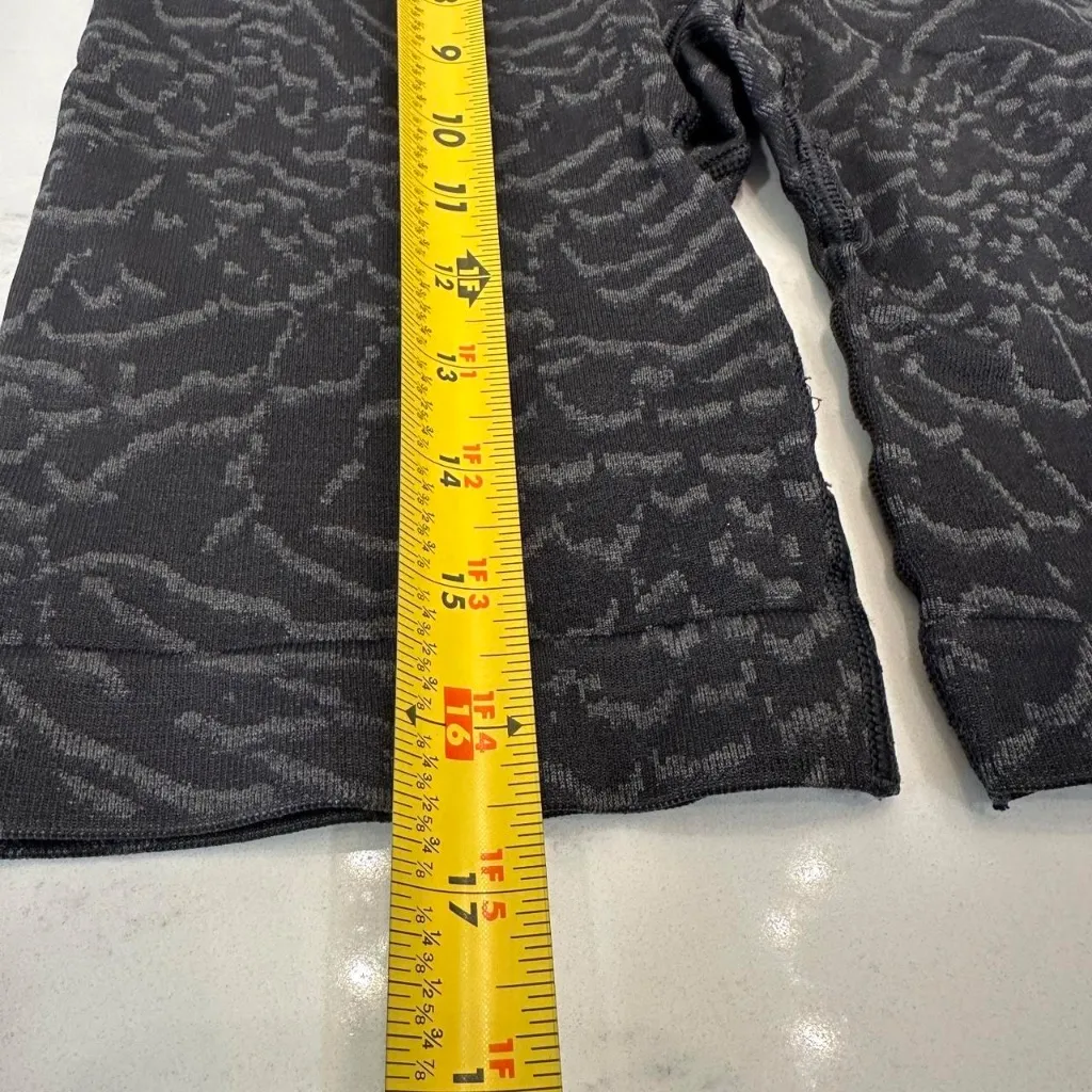 Gymshark Adapt Shorts Womens S Black and Grey Animal Seamless Biker - Image 4