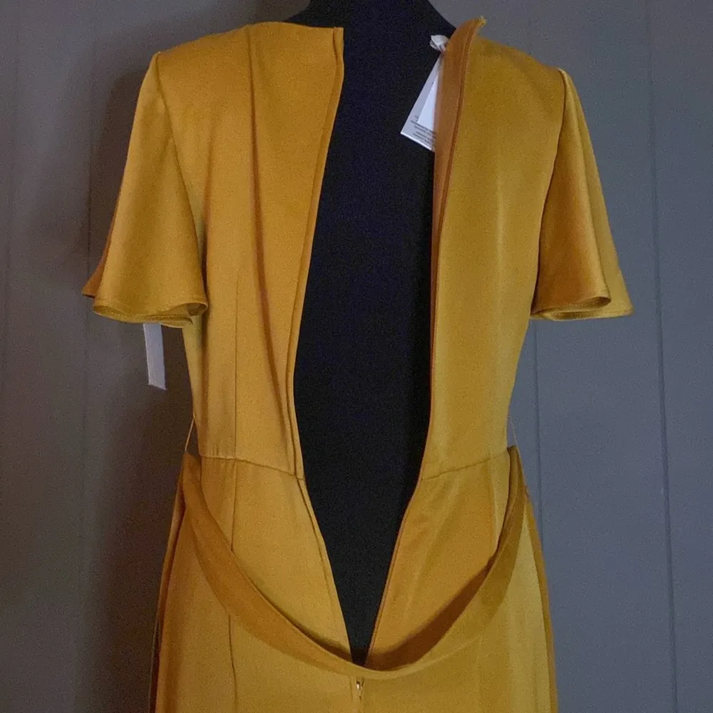 DAVID’S BRIDAL Bridesmaid Dress Women’s Size 6 Flutter Sleeve Crepe Satin Ruffle - Image 9