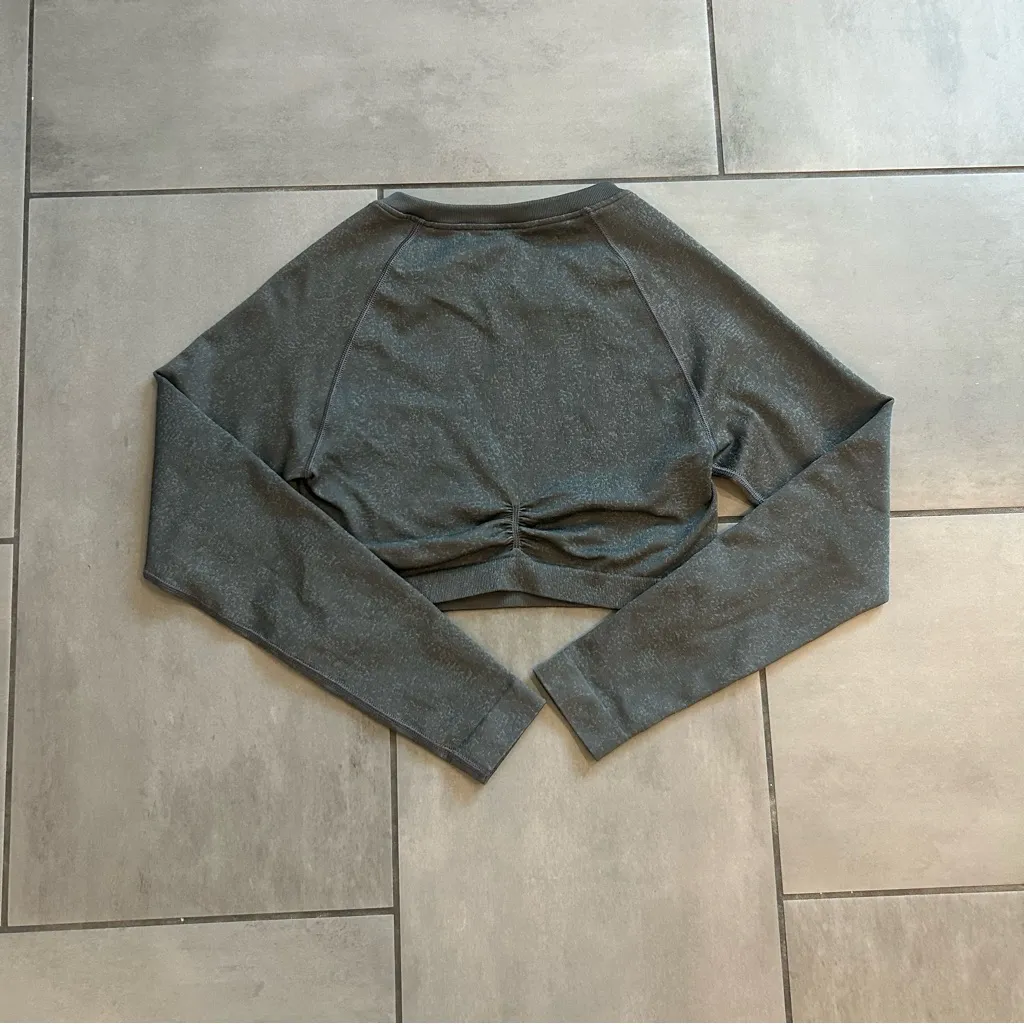 Gymshark Adapt Fleck Seamless Long Sleeve Crop Top Mineral Black - Image 4