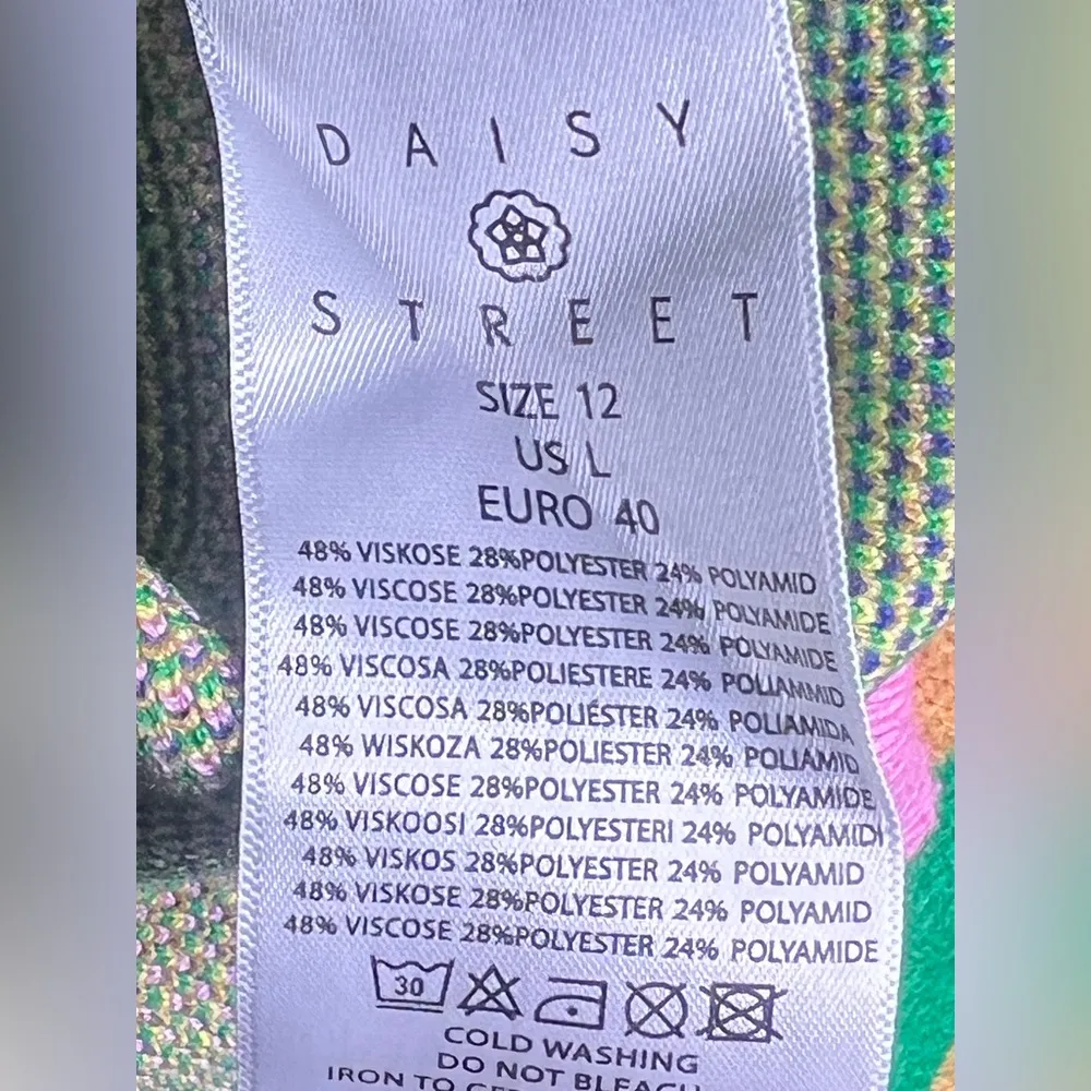 Daisy Street Women's relaxed boxy knit sweater in mix stripe print . size Large - Image 9