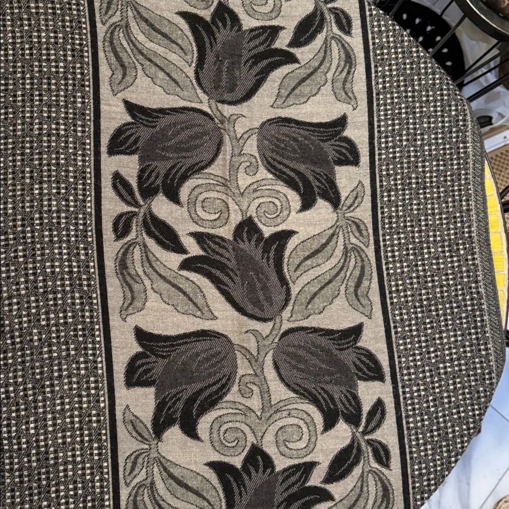 Elegant Black and Gray Floral Scarf Size L - Image 3