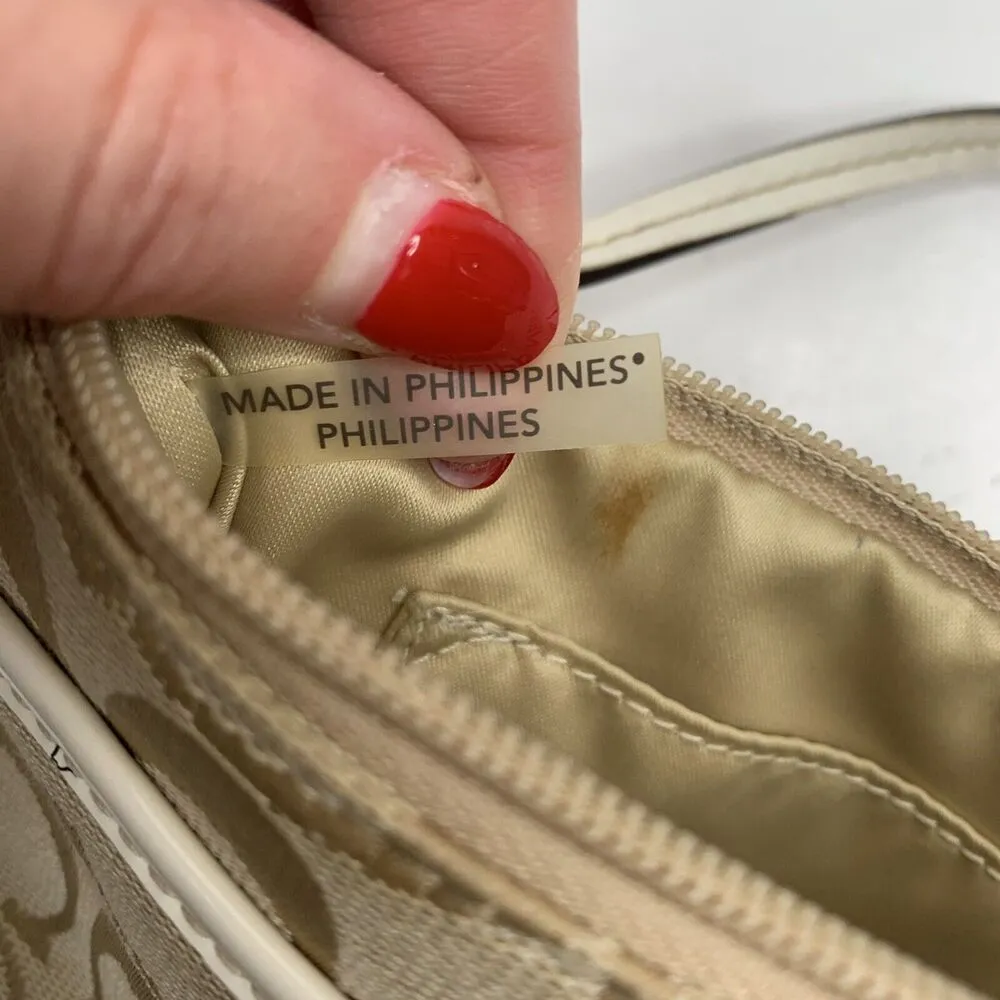 Coach Wristlet Wallet Signature C Tan Beige White Trim Zippy Includes Fob - Image 7