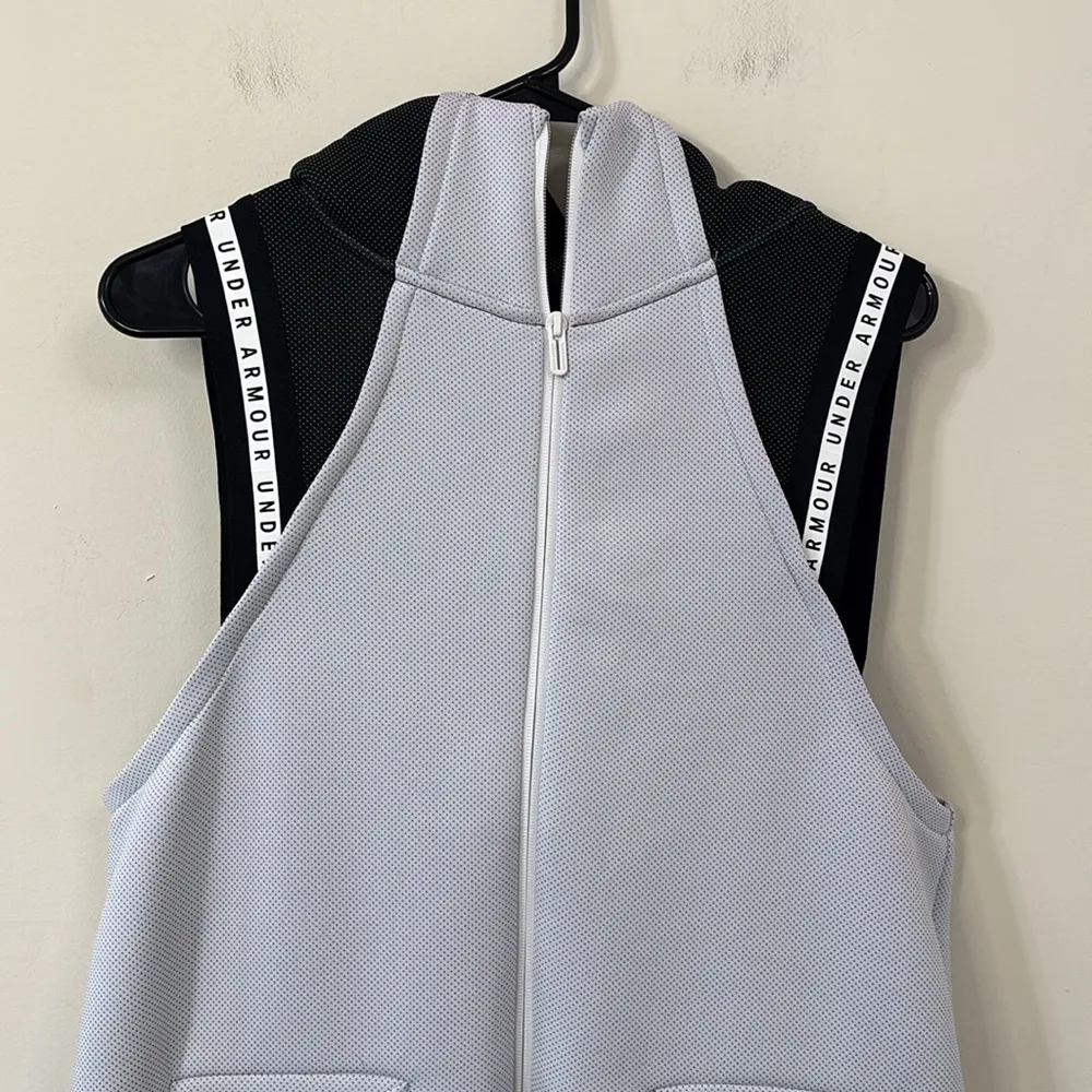 Under Armour Move Vest Size Large - Image 2