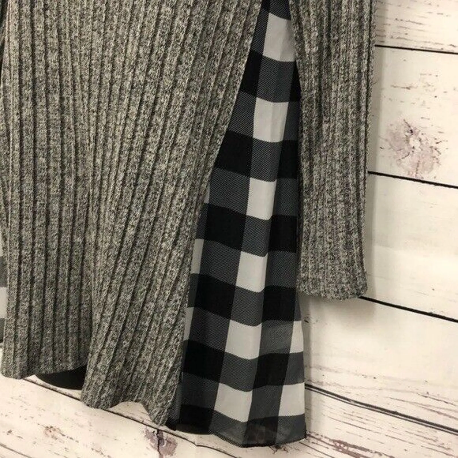 Moa Moa light Gray sweater Black White Buffalo plaid chiffon sides Tunic Size M - Image 3