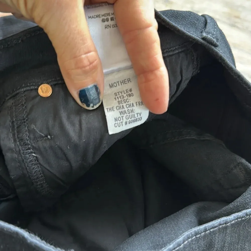 Mother black denim frayed edge shorts cha cha fray in not guilty wash size 27 - Image 6